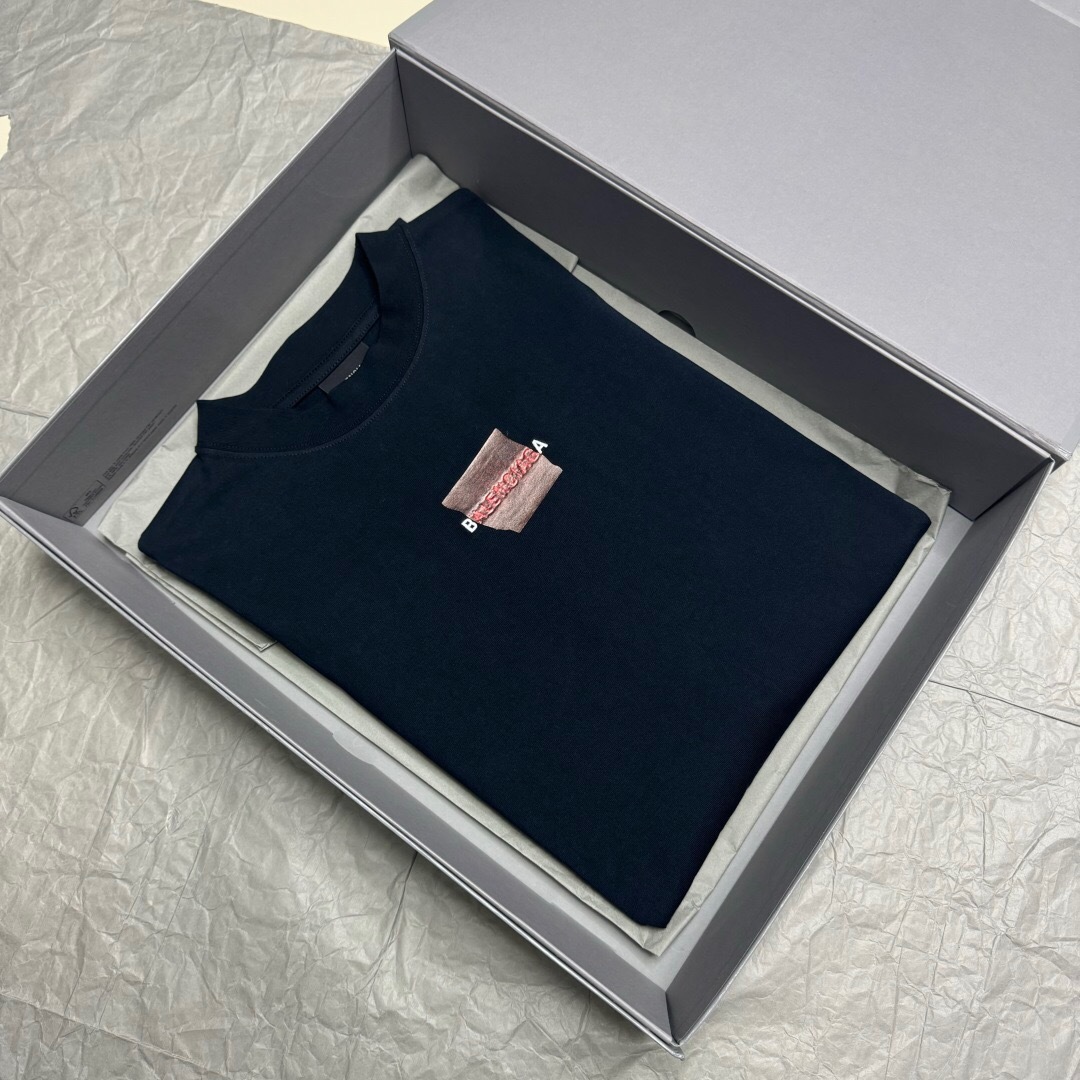 P229 字母绣花胶带T恤