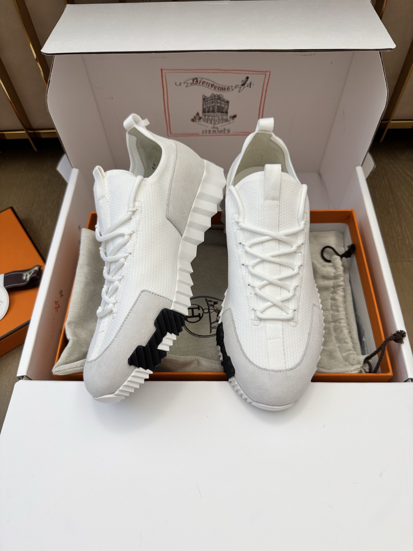 P559 LIFT sports shoes（white）