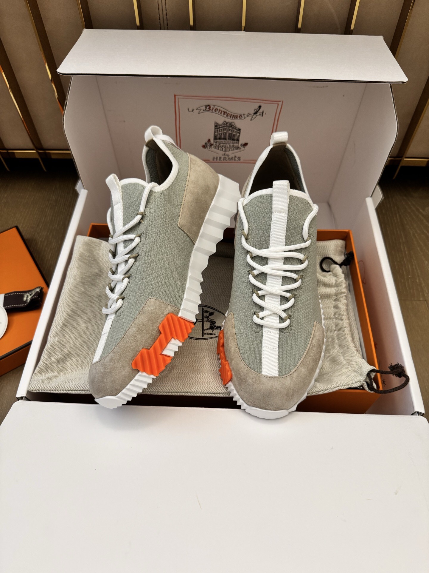 P559 LIFT sports shoes（Drawing beige）
