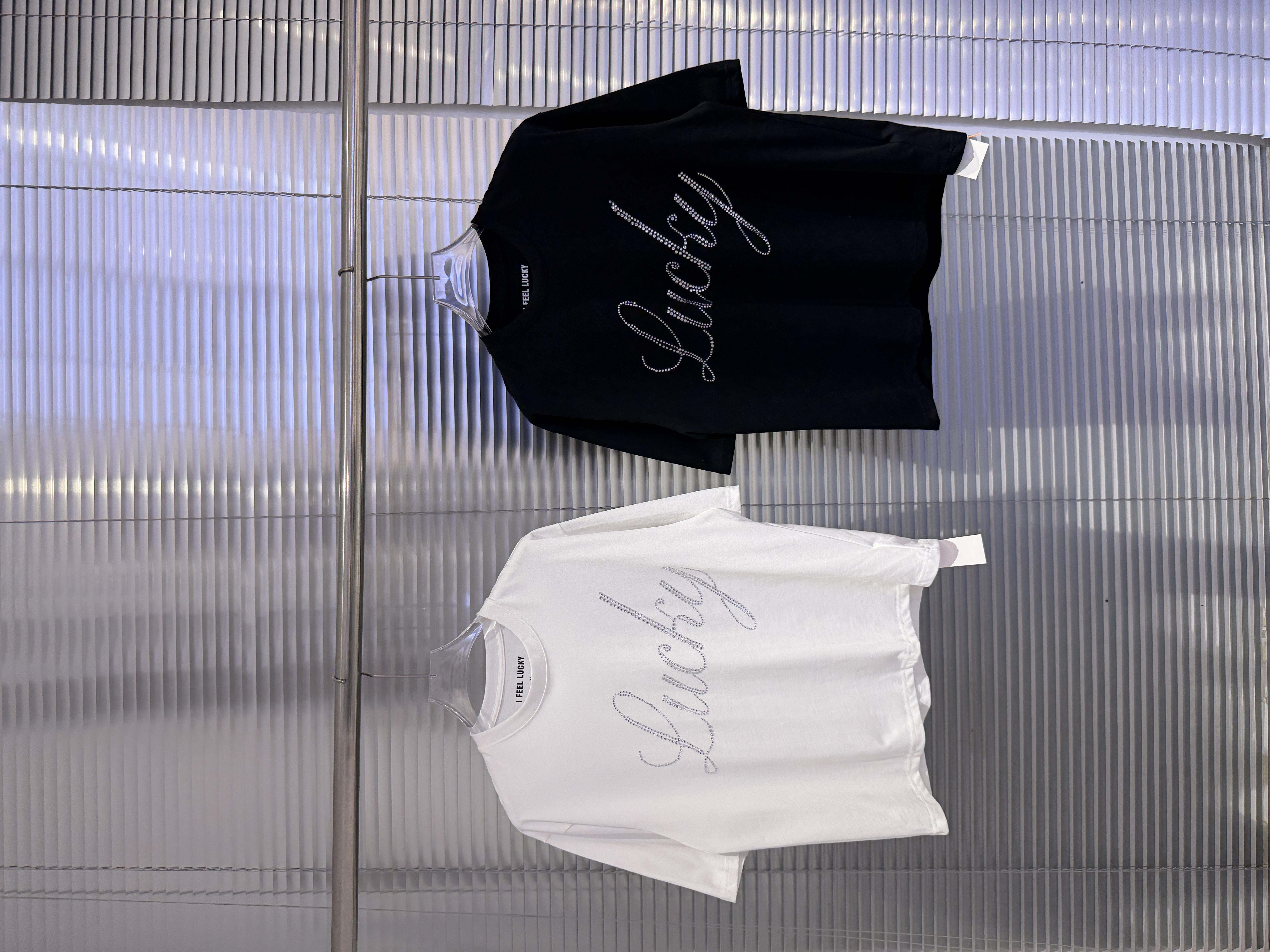 015-51 I FEEL LUCKY Handwritten-Letter Rhinestone Relaxed T-Shirt