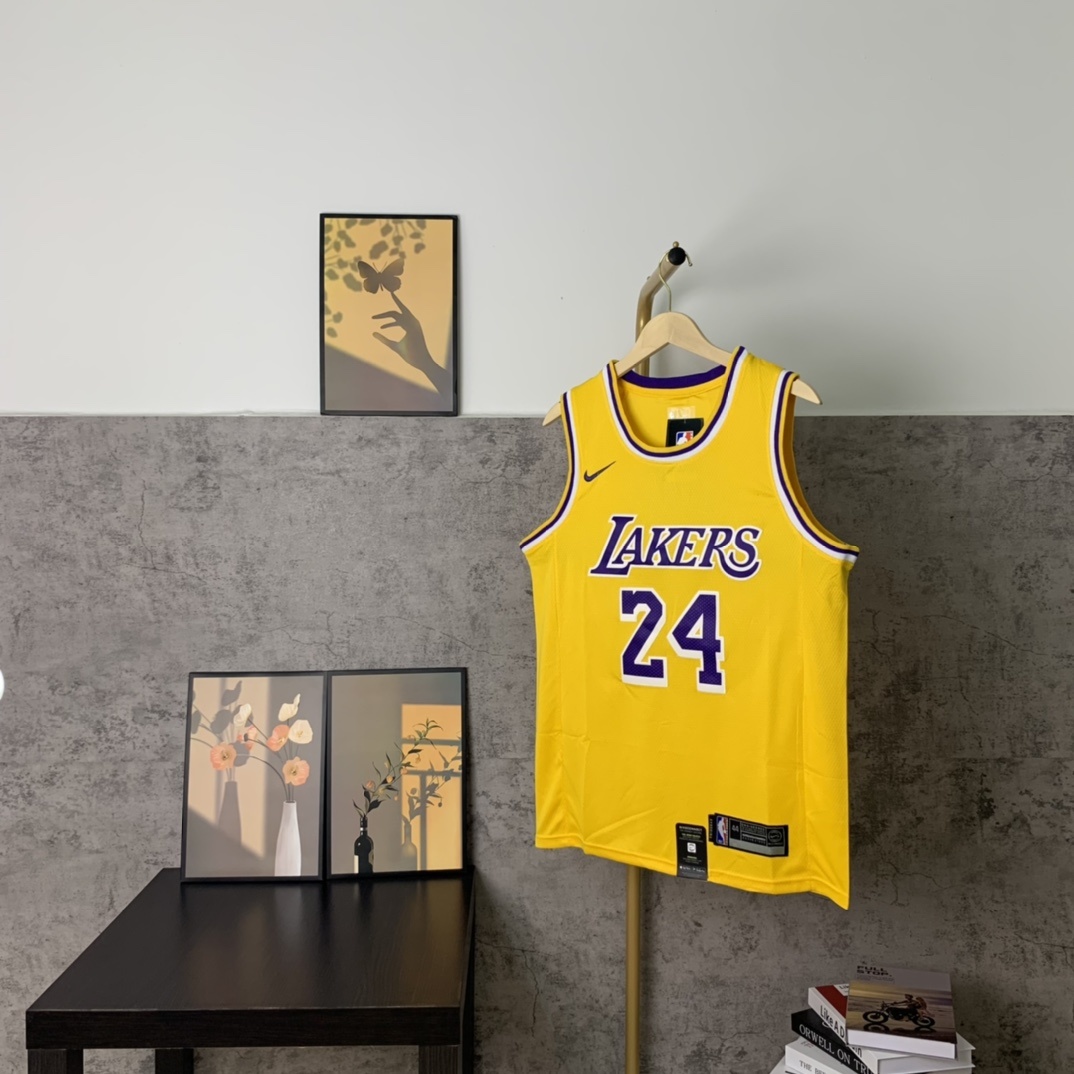 （款号S24）【顶级刺绣版本】挂拍图 NBA湖人科比24号球衣耐克官网同步新款 科比24号球衣 陈冠希李易峰各路大神上身同款 字母和英文采用高品质密锈 领口采用圆领设计上身效果超级好 球迷可搭 · image 7