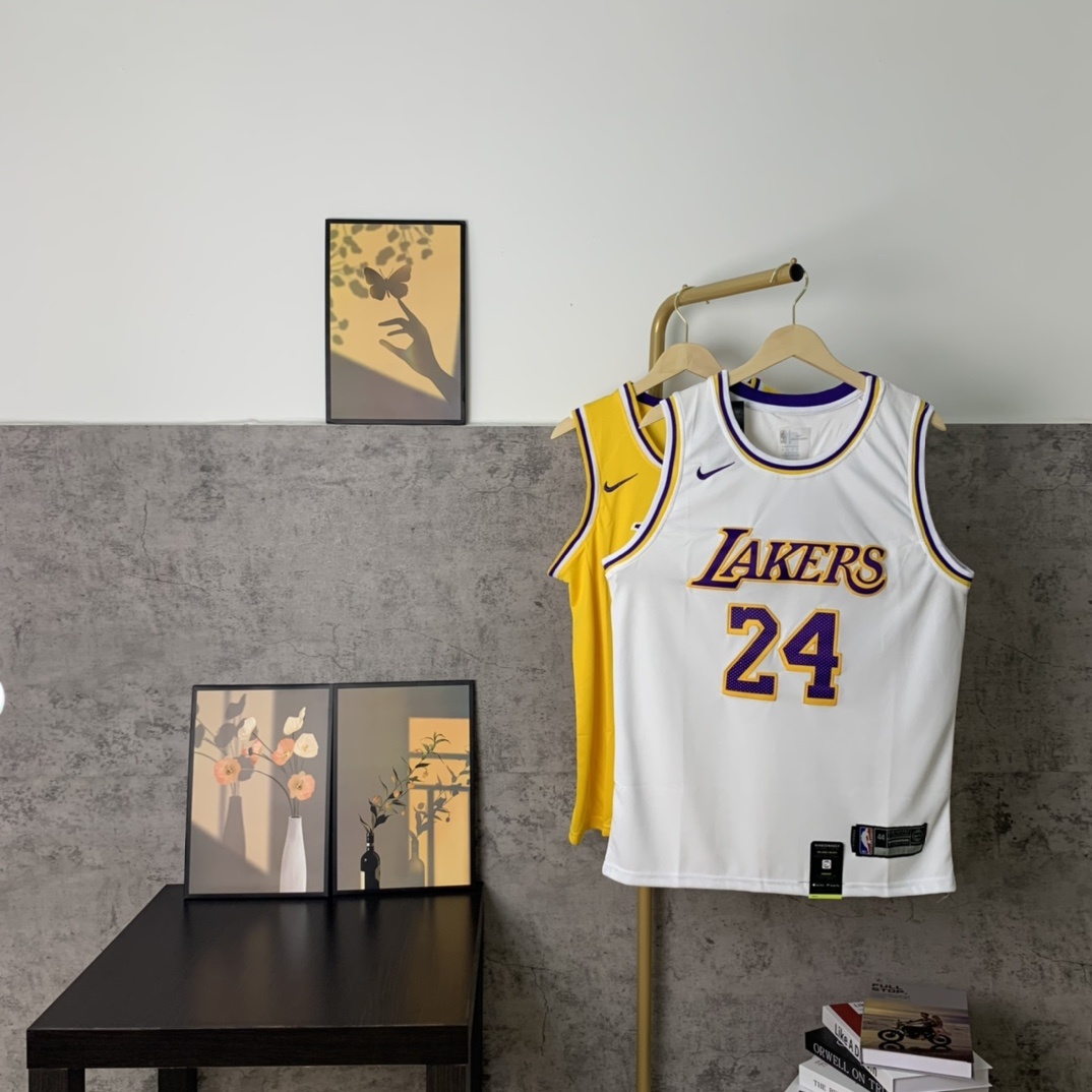 （款号S24）【顶级刺绣版本】挂拍图 NBA湖人科比24号球衣耐克官网同步新款 科比24号球衣 陈冠希李易峰各路大神上身同款 字母和英文采用高品质密锈 领口采用圆领设计上身效果超级好 球迷可搭 · image 5