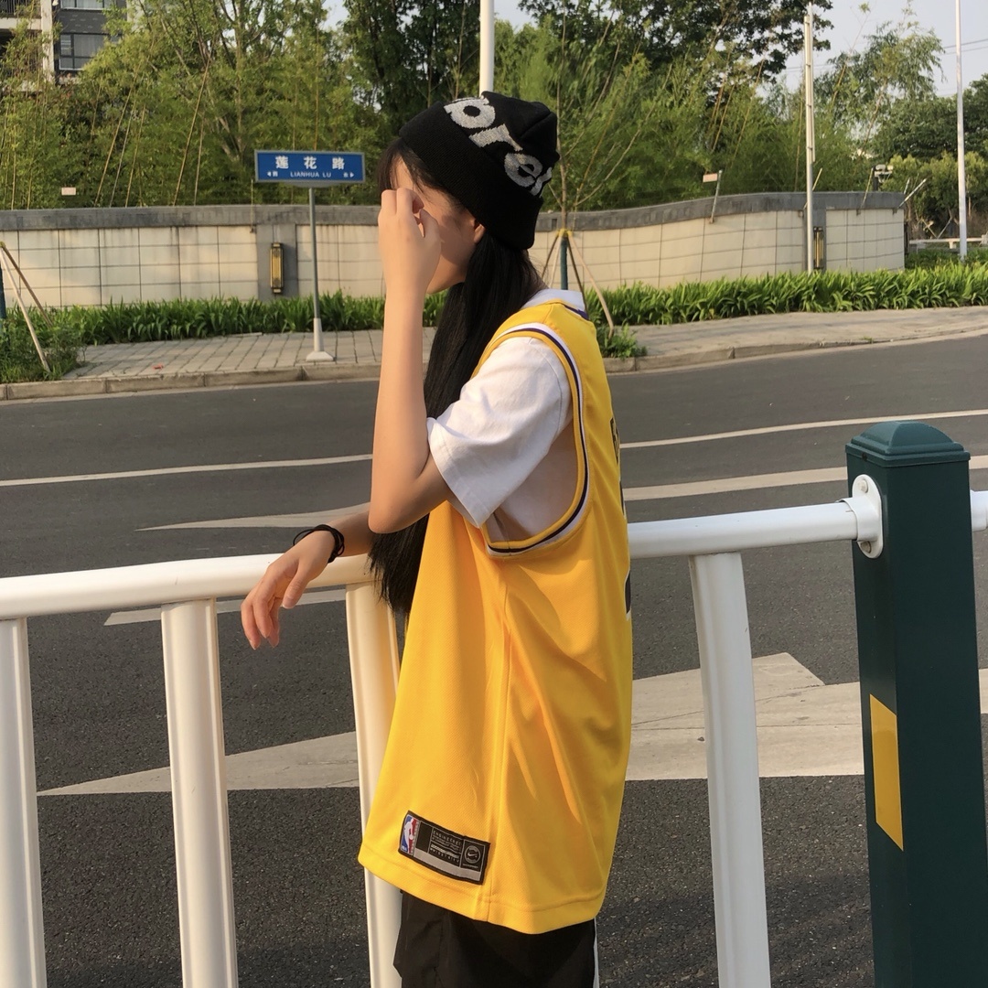 （款号S24）【顶级刺绣版本】模特上身图 NBA湖人科比24号球衣耐克官网同步新款 科比24号球衣 陈冠希李易峰各路大神上身同款 字母和英文采用高品质密锈 领口采用圆领设计上身效果超级好 球迷 · image 8