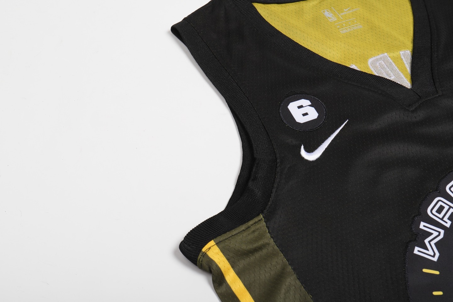 （款号S030）【顶级刺绣版本】白底细节图 独家上新 NIKE×NBA 金州勇士队2023最新款金色莲花球衣 斯蒂芬库里30号球衣专柜zp一比一 NBA耐克nike篮球衣 球衣 超透气网眼面料 · image 7