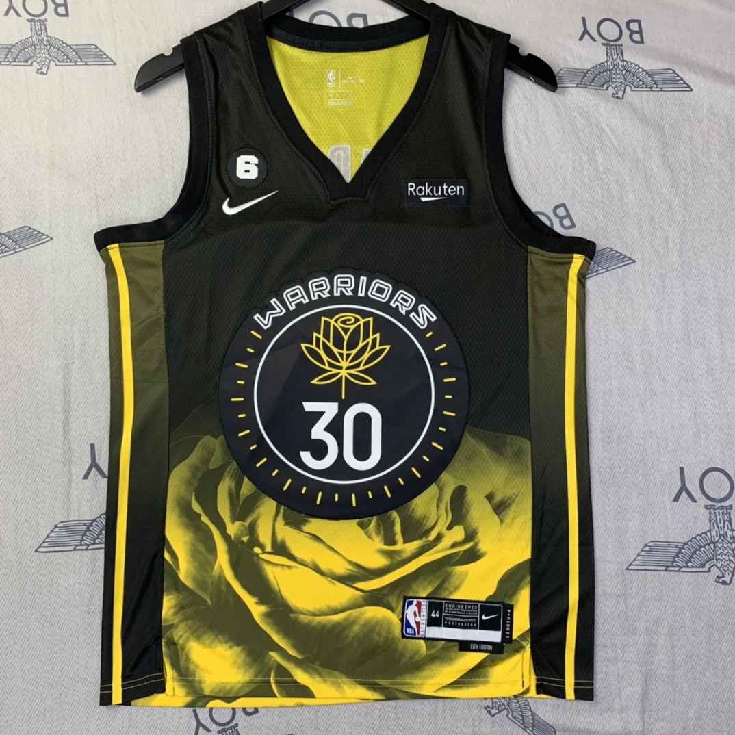 （款号S030）【顶级刺绣版本】平铺实拍图 独家上新 NIKE×NBA 金州勇士队2023最新款金色莲花球衣 斯蒂芬库里30号球衣专柜zp一比一 NBA耐克nike篮球衣 球衣 超透气网眼面料 · cover
