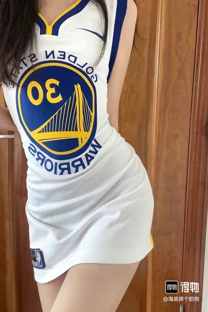 （款号S30）【顶级刺绣版本】模特上身图 Nike NBA 金州勇士队 库里30号球衣 顶级刺绣版本 -定制优质网眼布面料，原版克重，Dri-FIT 技术导湿速干，防静电处理 -字母数字均为高 · image 8