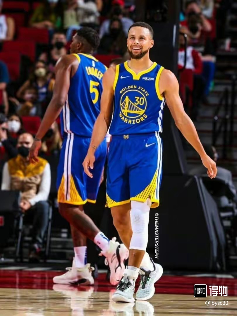 （款号S30）【顶级刺绣版本】模特上身图 Nike NBA 金州勇士队 库里30号球衣 顶级刺绣版本 -定制优质网眼布面料，原版克重，Dri-FIT 技术导湿速干，防静电处理 -字母数字均为高 · image 6
