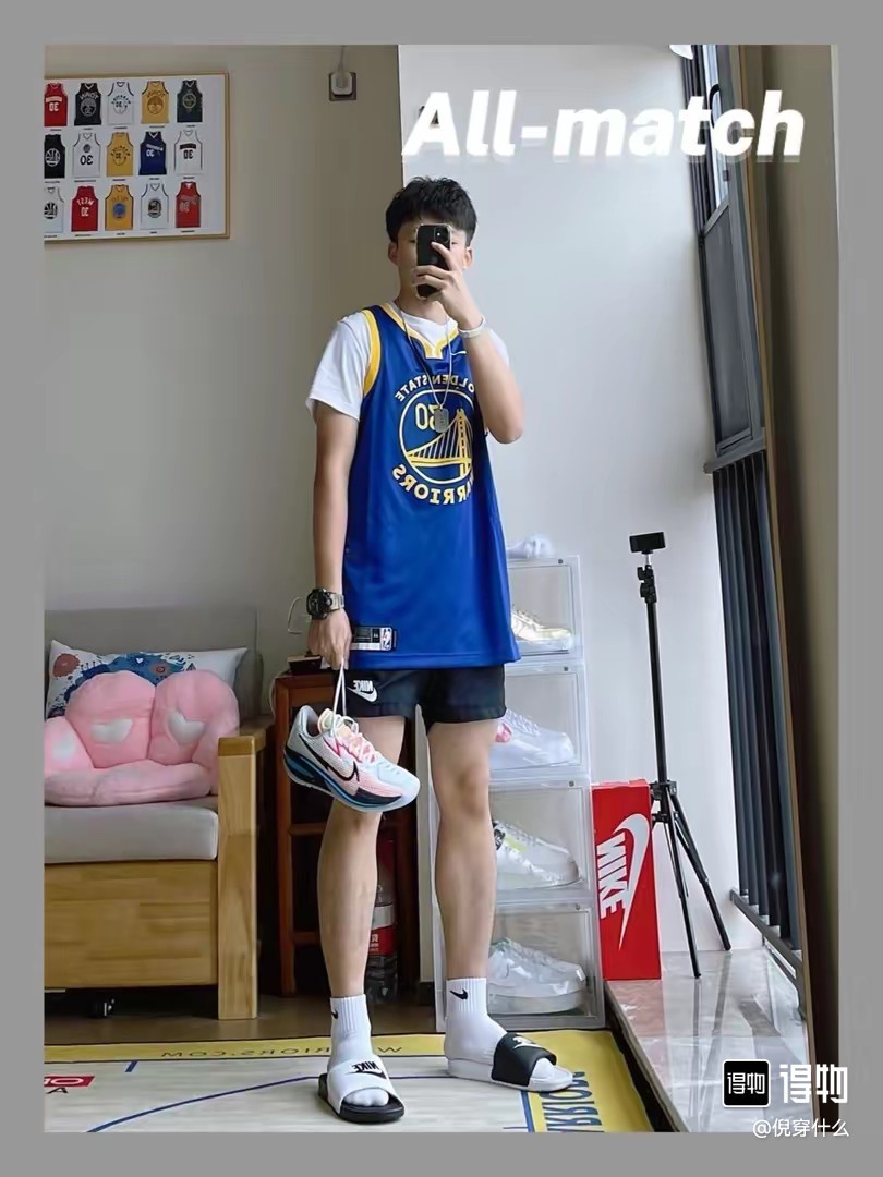（款号S30）【顶级刺绣版本】模特上身图 Nike NBA 金州勇士队 库里30号球衣 顶级刺绣版本 -定制优质网眼布面料，原版克重，Dri-FIT 技术导湿速干，防静电处理 -字母数字均为高 · image 5