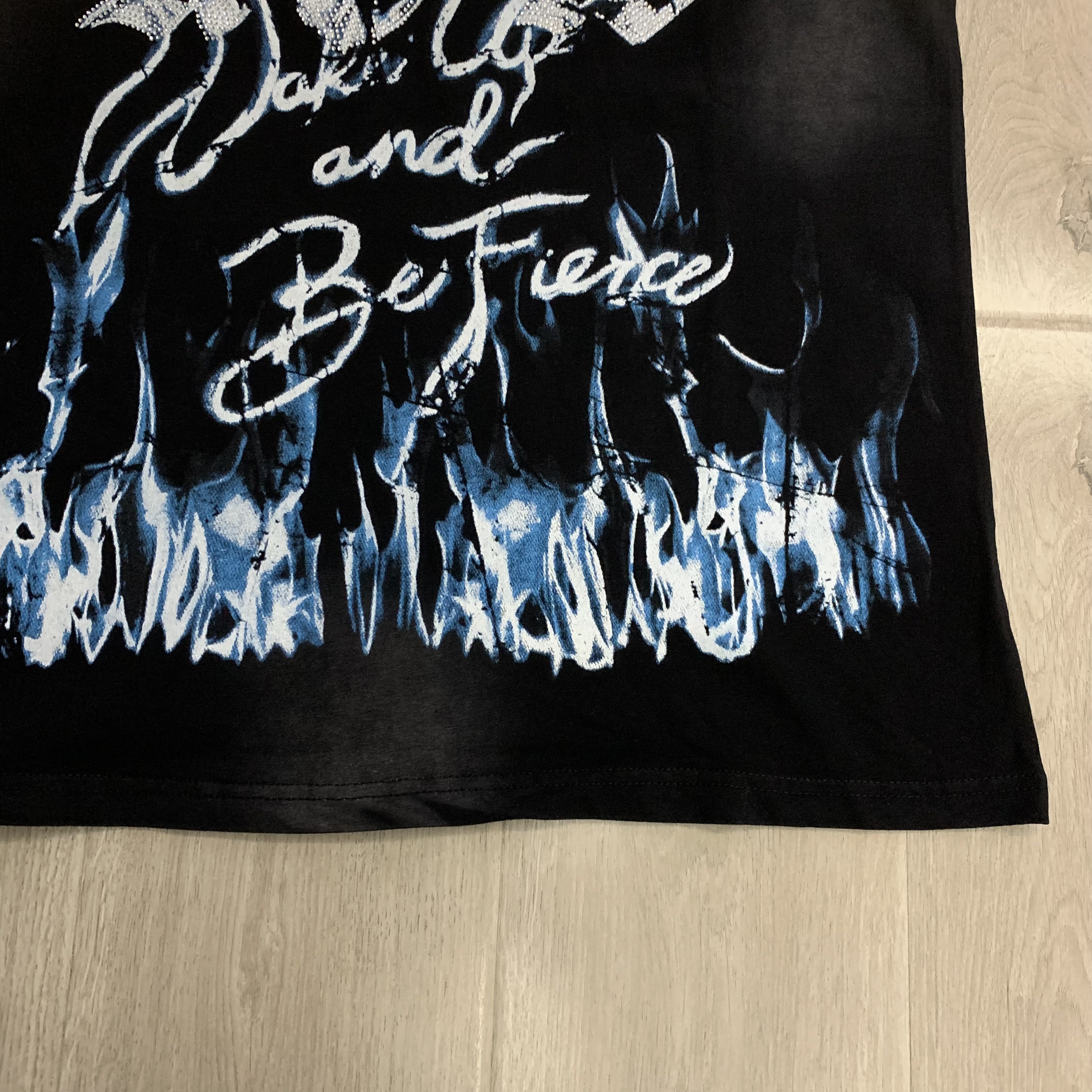 F102#   FIRST ROW WAKE UP AND BE FIERCE FLAME TEE烫钻洗水做旧短袖T恤 · image 18