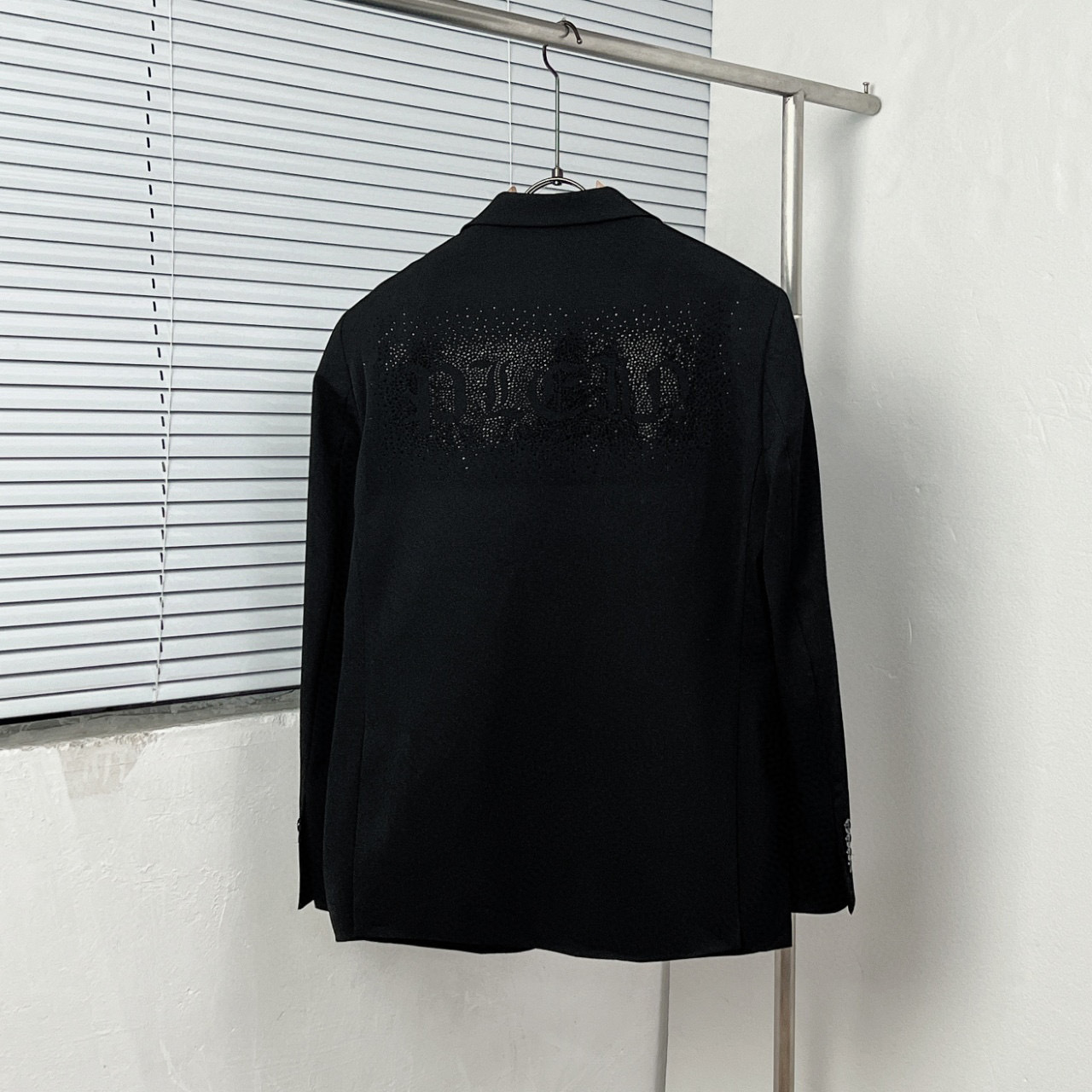 Philipp Plein/菲利普·普莱因  后背梵文烫钻西服 码数:48.50.52.54.56.58 · cover