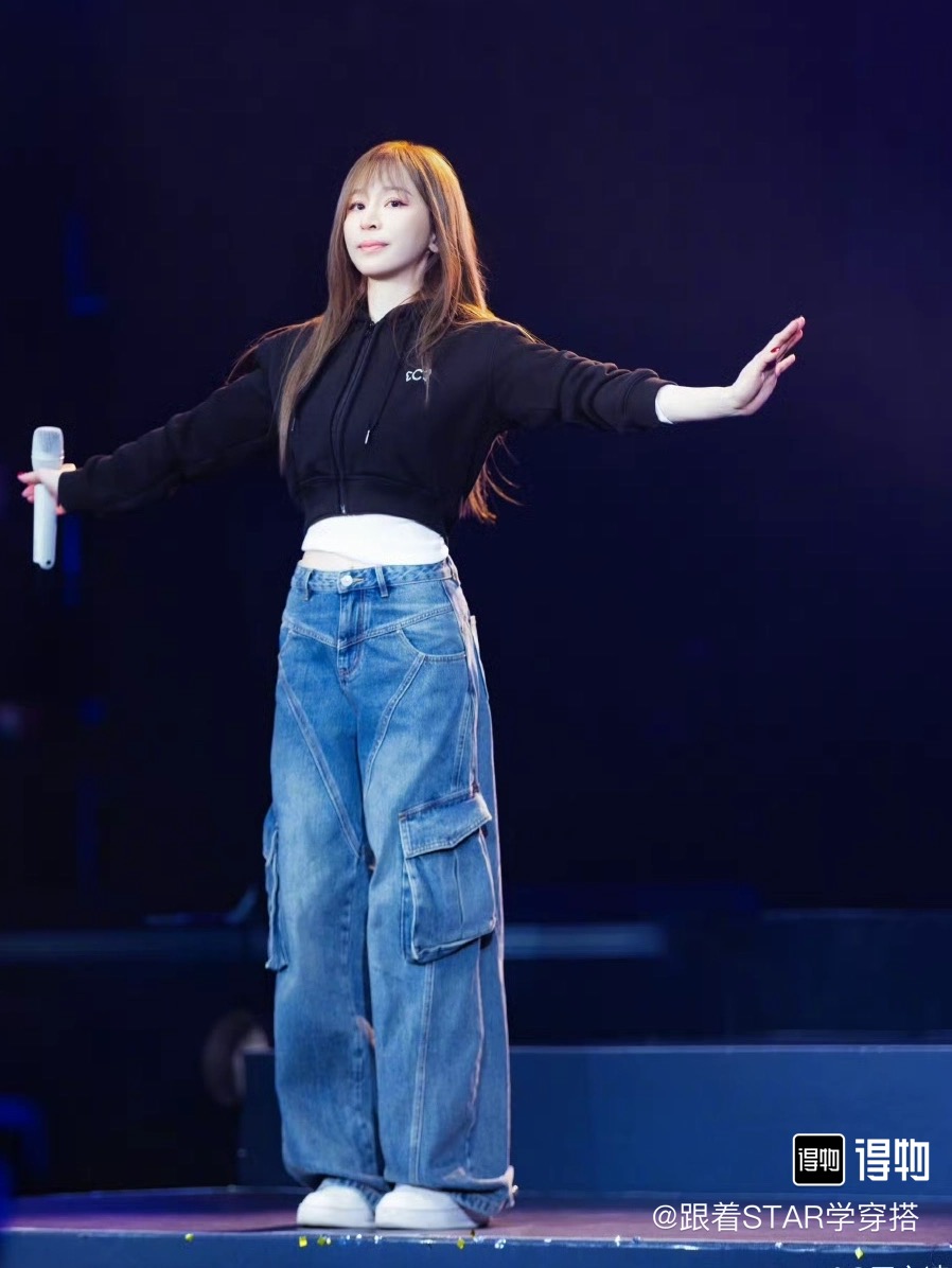 薛凯琪 王心凌同款 款号AN01  ANN ANDELMAN 宽松舒适做旧磨白斜线分割休闲男女同款牛仔裤 深蓝色 · image 14