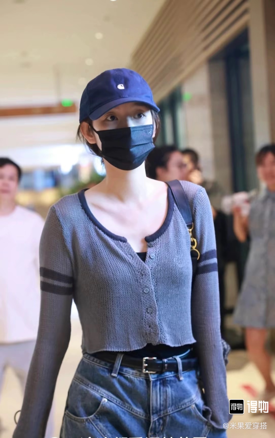 薛凯琪 王心凌同款 款号AN01  ANN ANDELMAN 宽松舒适做旧磨白斜线分割休闲男女同款牛仔裤 深蓝色 · image 22