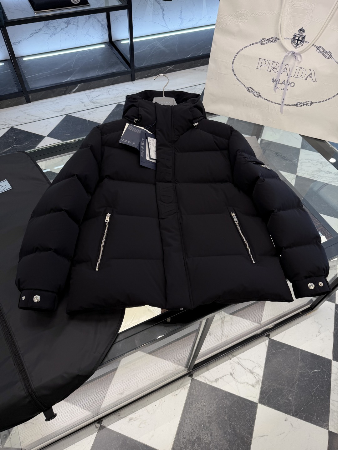 XH538普拉达羽绒服 · image 9