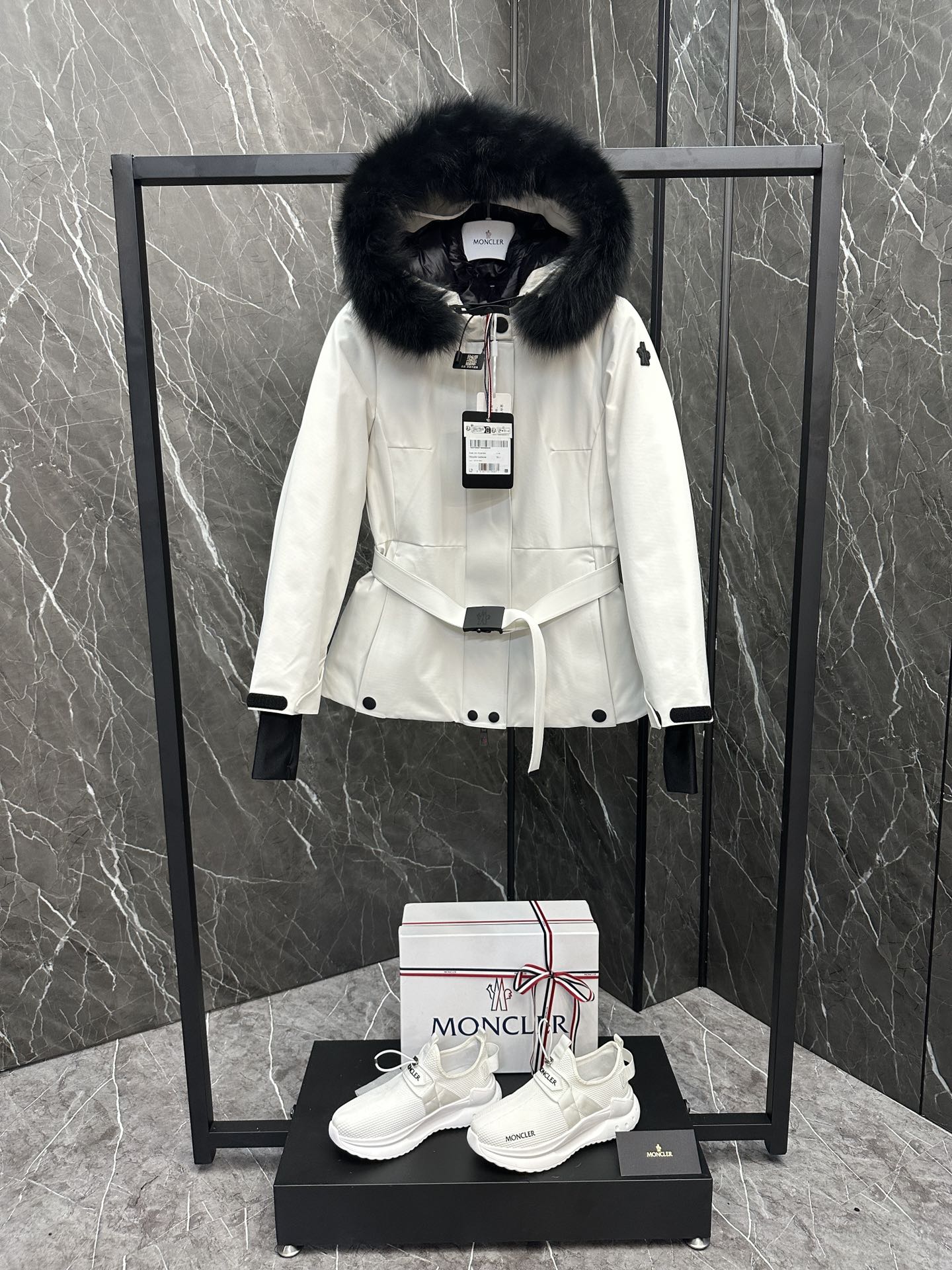 OM24   蒙羽绒 · image 19
