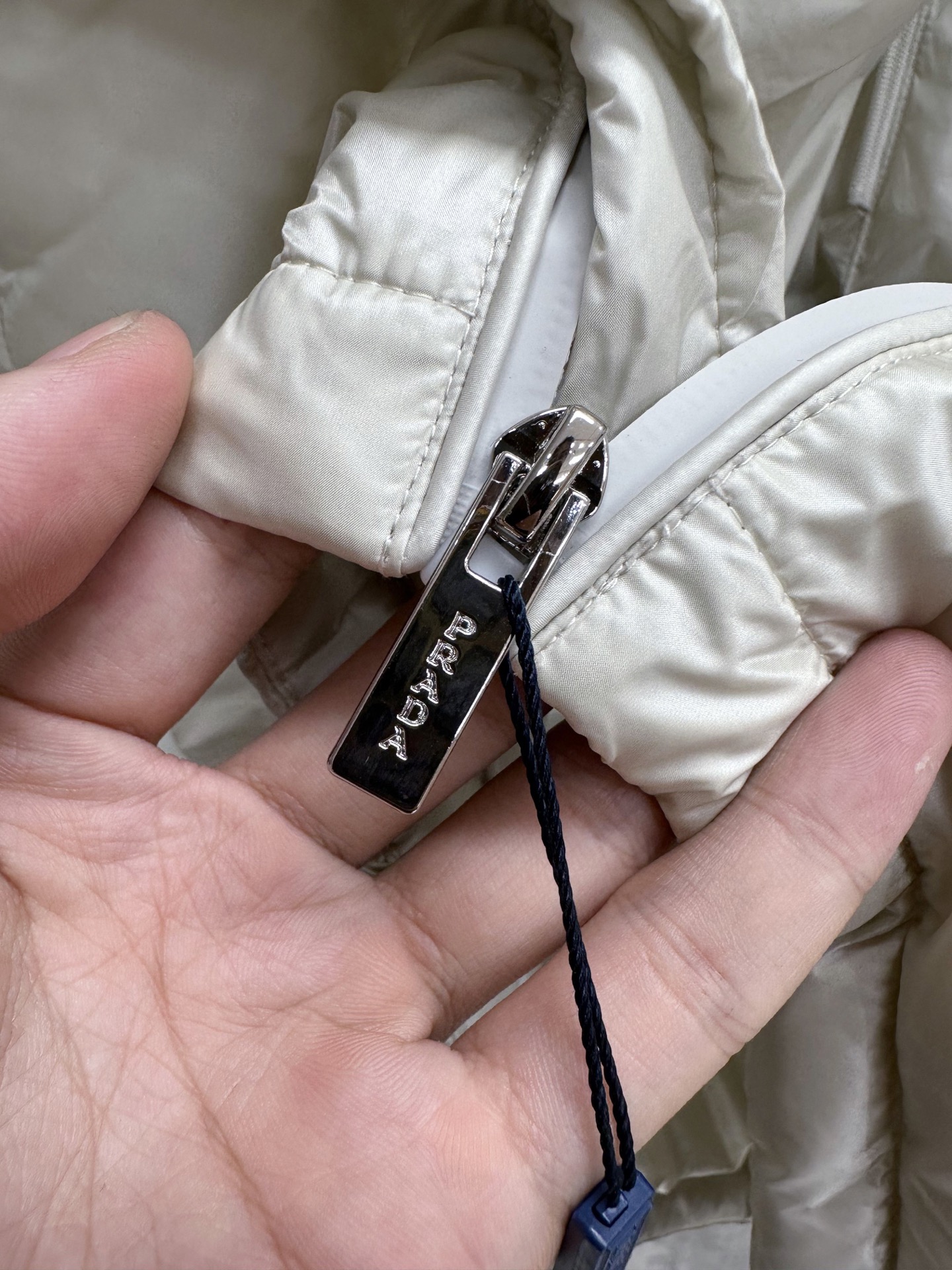 KLE533普拉达羽绒服 · image 15