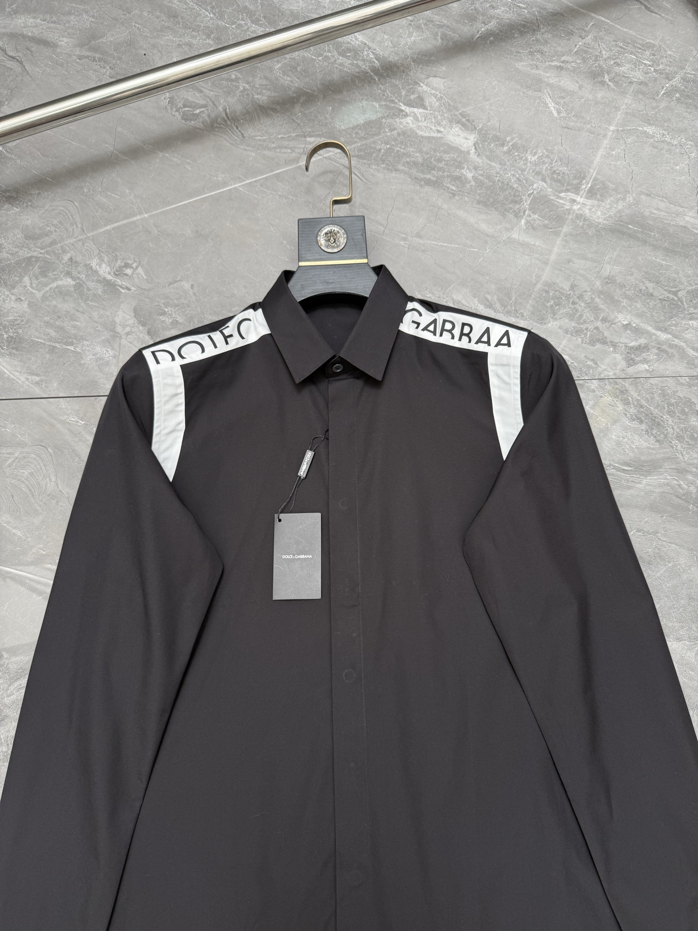 下单须知❗只支持换码 Dolce&Gabban*/杜嘉班* 过肩拼色半幅字母印花衬衫 码数：38.40.42.44.46.48 颜色：黑  白 · image 5