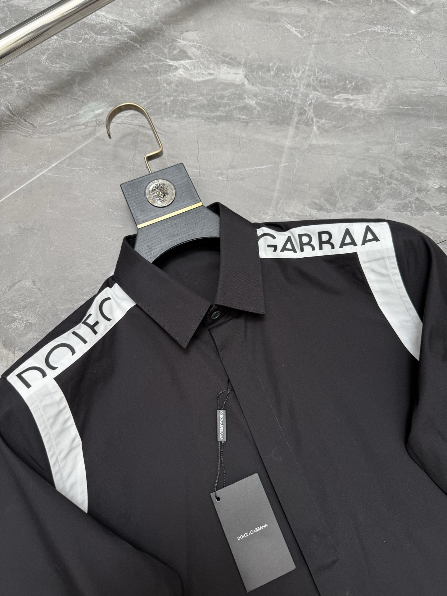 下单须知❗只支持换码 Dolce&Gabban*/杜嘉班* 过肩拼色半幅字母印花衬衫 码数：38.40.42.44.46.48 颜色：黑  白 · image 7