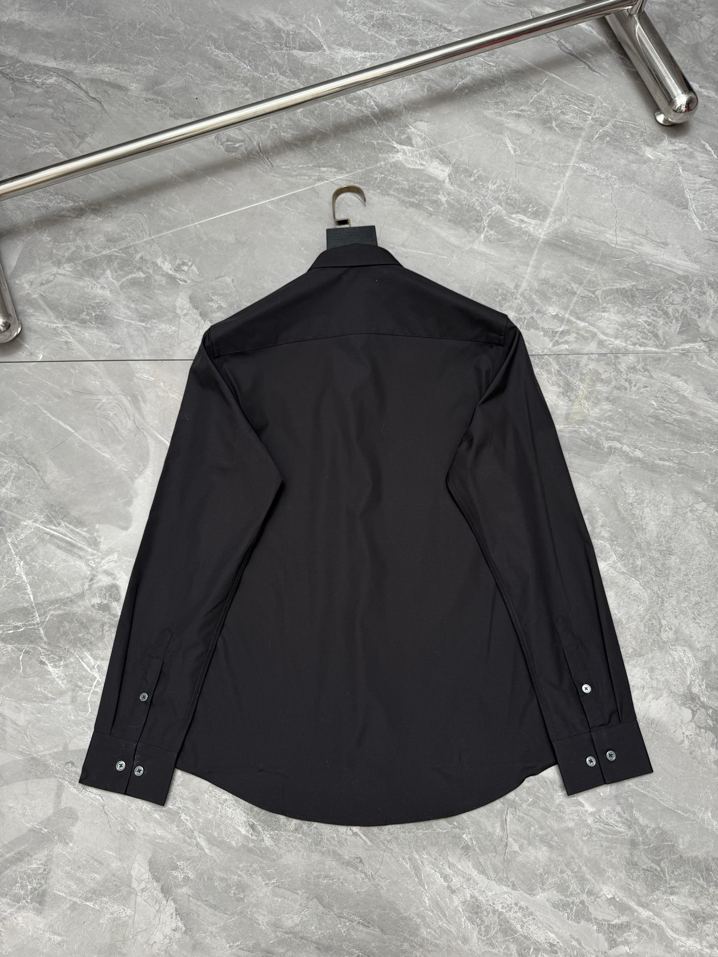 下单须知❗只支持换码 Dolce&Gabban*/杜嘉班* 过肩拼色半幅字母印花衬衫 码数：38.40.42.44.46.48 颜色：黑  白 · image 8