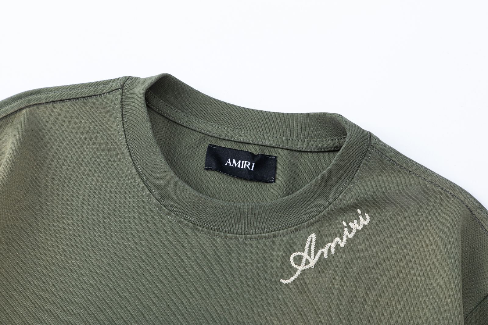 8129#,AMIRI 领口手写签名刺绣褪色洗水款长袖T桖，采用310克重面料，颜色：黑色，巧克力色，卡其绿色，尺码：S M L XL · image 8
