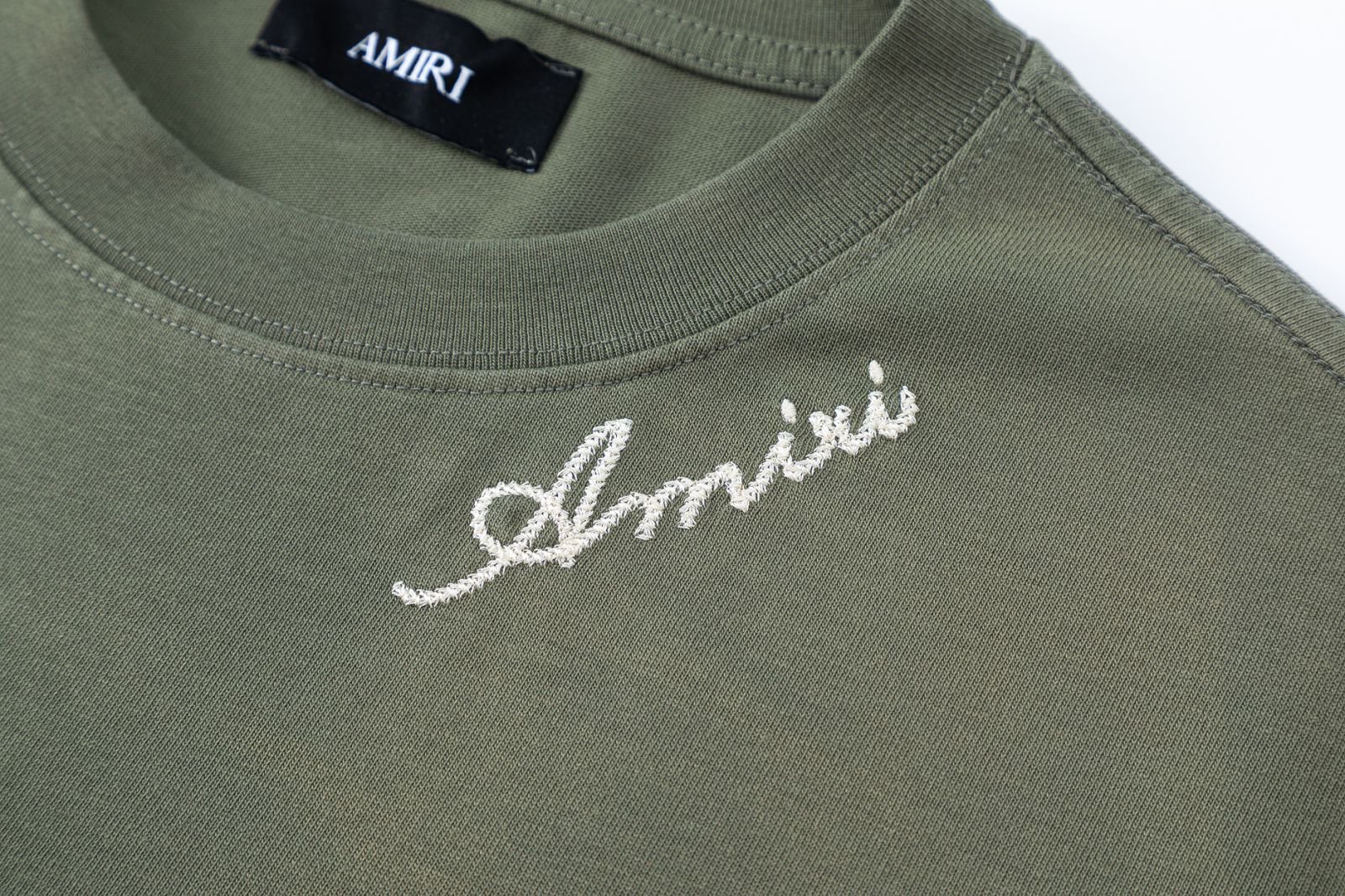 8129#,AMIRI 领口手写签名刺绣褪色洗水款长袖T桖，采用310克重面料，颜色：黑色，巧克力色，卡其绿色，尺码：S M L XL · image 10