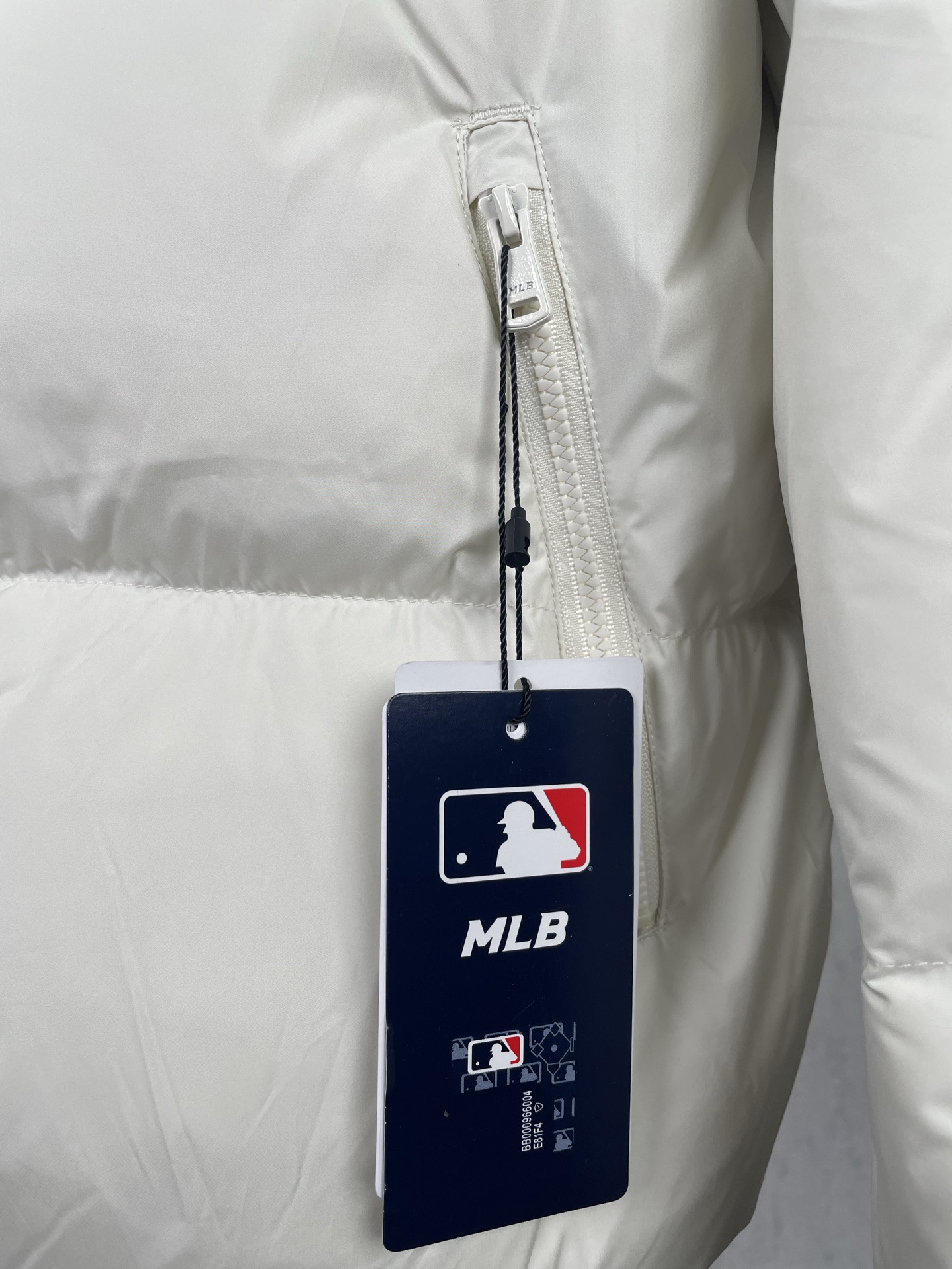 LZY214  MLB 后背老花大标羽绒服 · image 6