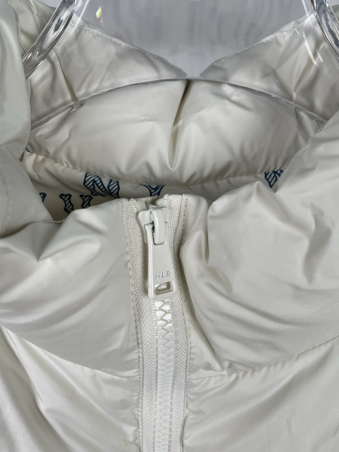 LZY214  MLB 后背老花大标羽绒服 · image 8