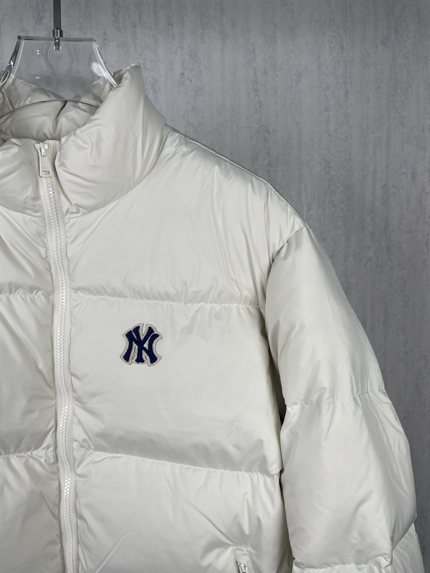 LZY214  MLB 后背老花大标羽绒服 · image 9