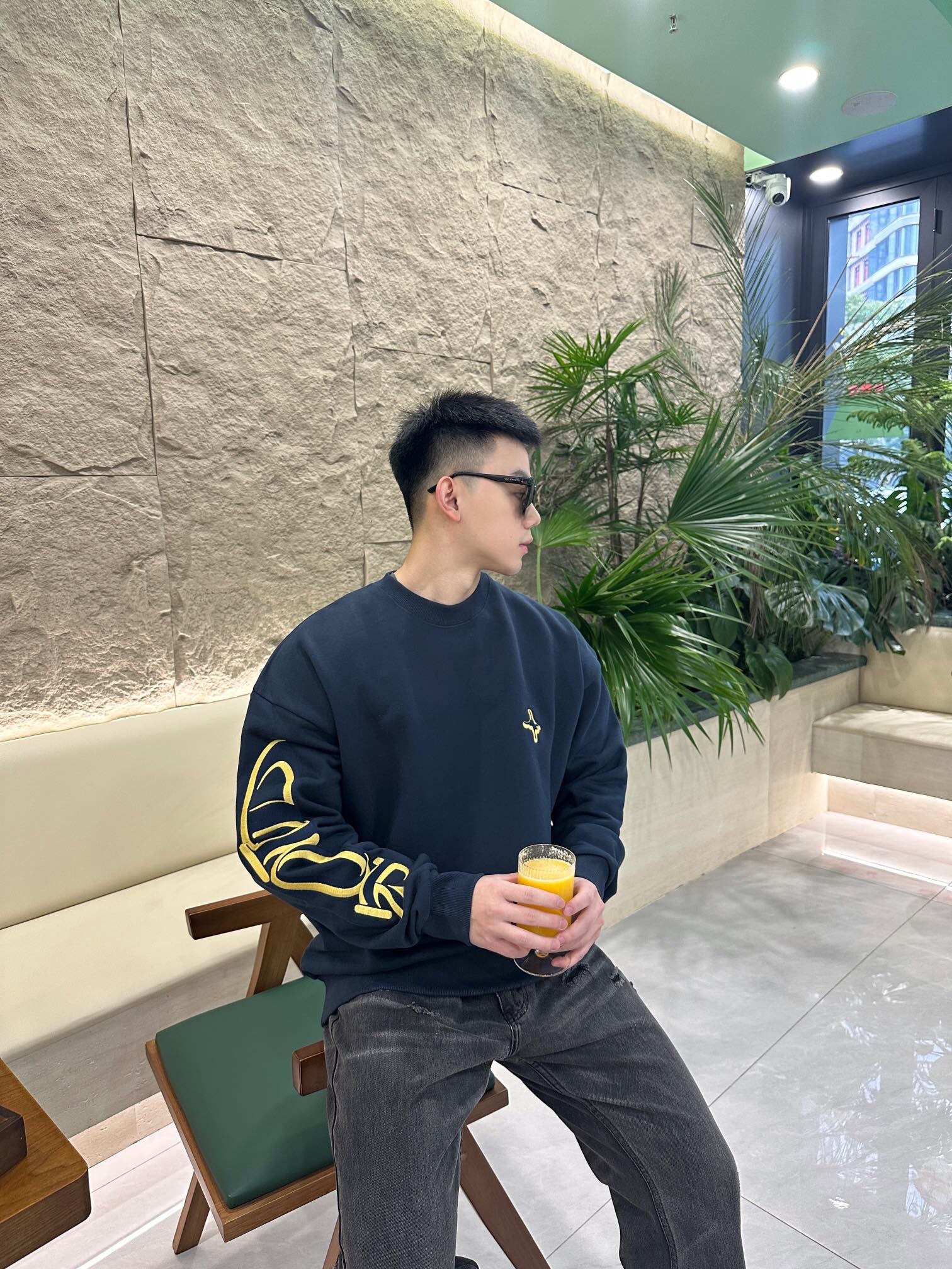 P339 DR大字母刺绣卫衣 · image 18