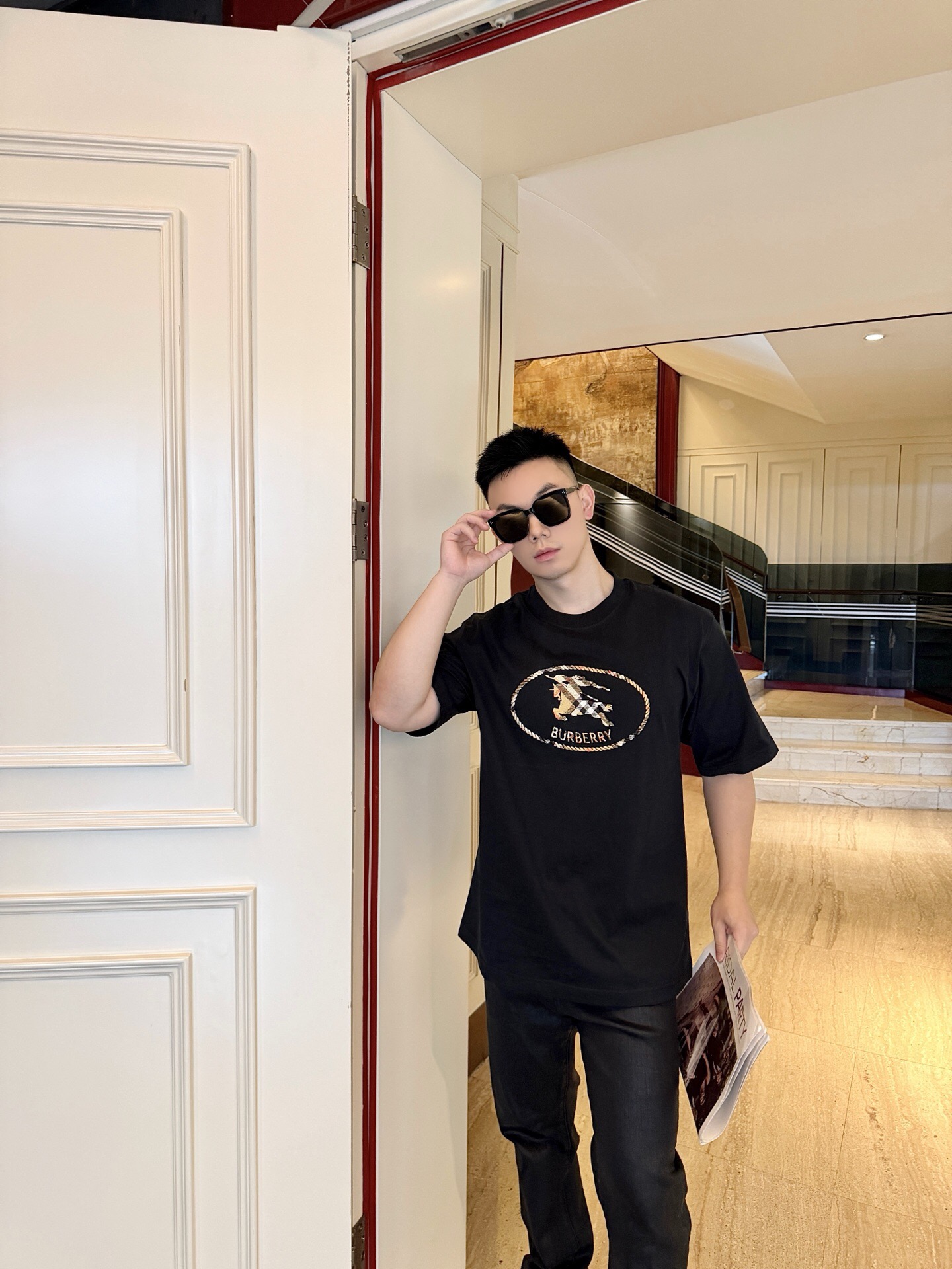 P239 格纹骑士印章黑色T恤 · image 15