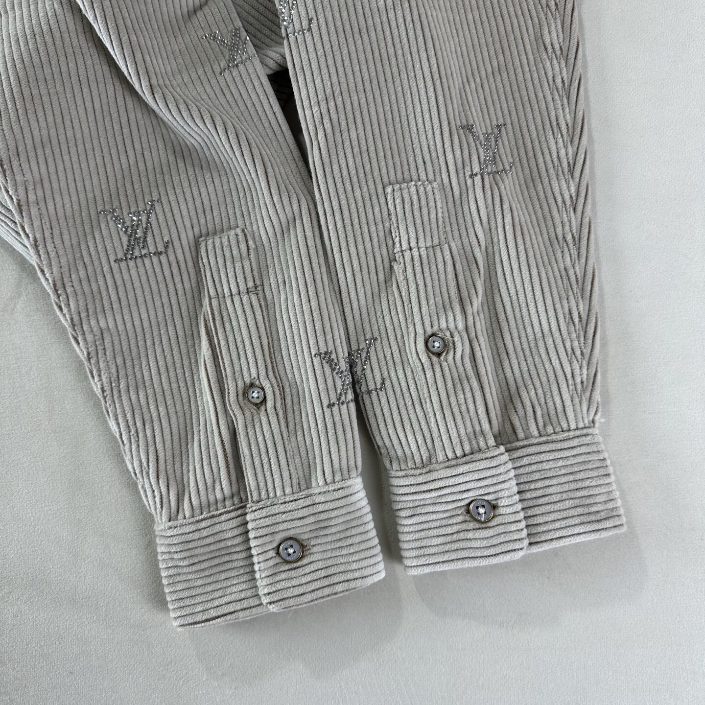 P529 Hot pressed loose fitting shirt · image 7